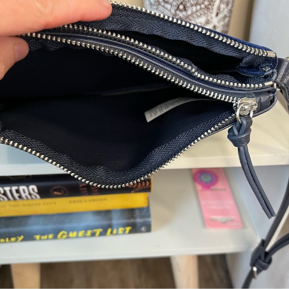 ⭐️3/$20 Old Navy blue velvet crossbody chevron quilted purse - Picture 5 of 9